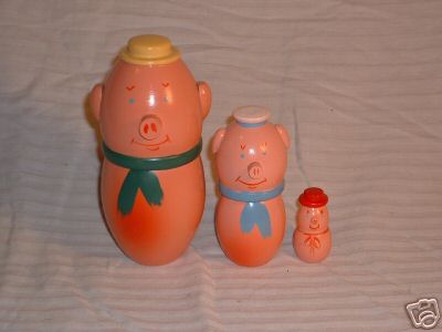 BA18. Three Pigs Nesting Doll, Poland 6.5" 3n