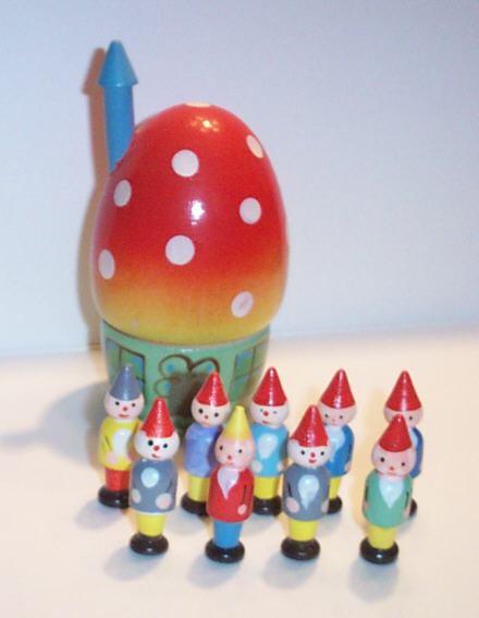 BA30B. Poland Mushroom House Bowling Second Set