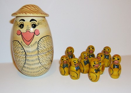 DA40. India Chicken with Chicks 5” 10pc