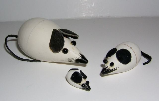 DC24. Japan White Mice 2.75” 3n