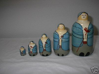DC35. Unusual Peasants with Rakes 5.75" 5n