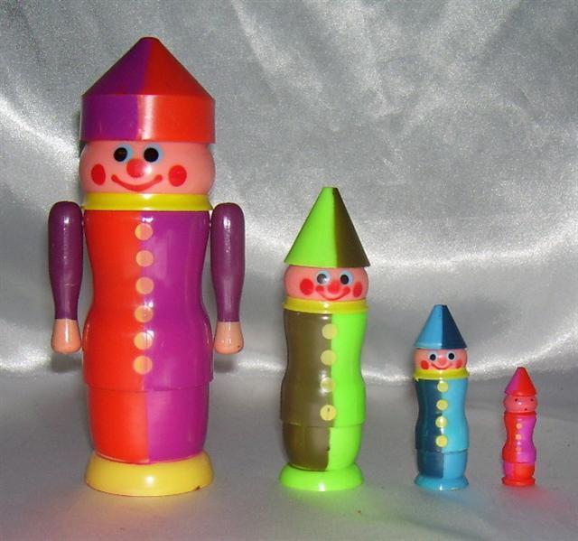 DE09. Rare Plastic Nesting Clowns 7.5” 4n