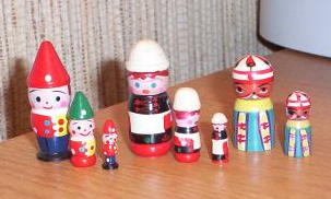 DE11. Taiwan Mini Nesting Dolls 3 Sets 1.5" 3n
