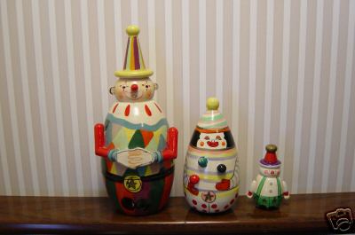DJ26. Unique Nesting Clowns 7” 3n