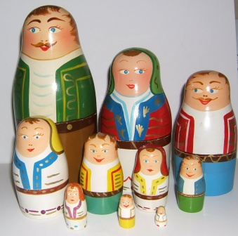 FE12. Large Italian Family 8.5” 10n