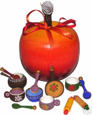 HI02. Nesting Apple with Utensils 5” 13 pc