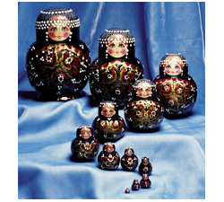 HN13. Nesting Ladies in Lace Dolls 12n 7"