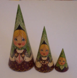 JA09. Cone-shaped Maidens 7" 3 nest