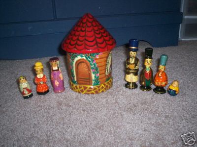 JA27: Nesting House with Victorian People 7" 8pc