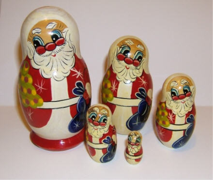 MC22. Nesting Santas with Trees and Bags 4.75” 5n