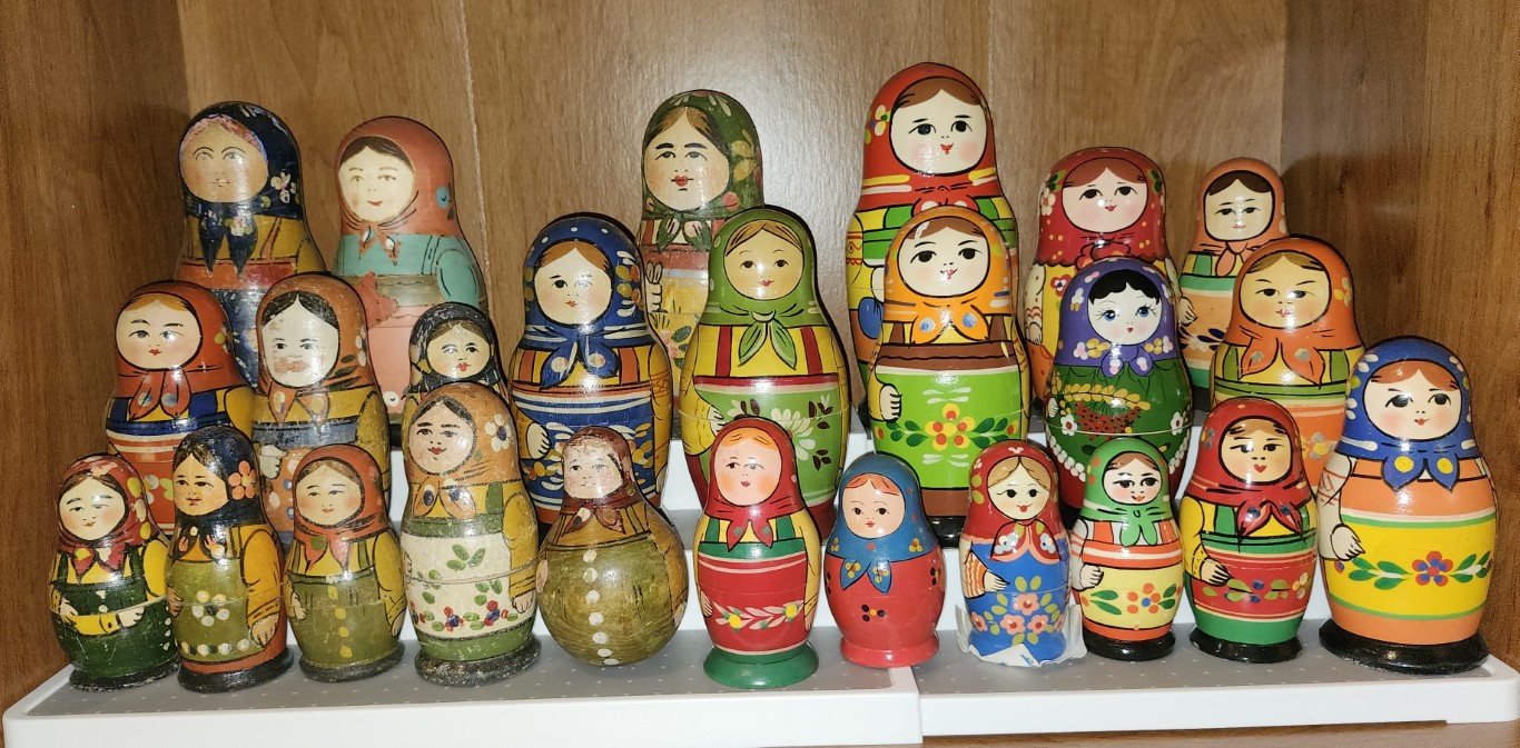Shelf-A4. Zagorsk Dolls