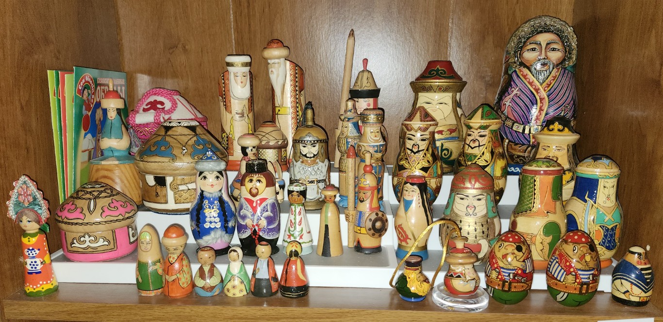 Shelf-D4. Kazakhstan dolls (and other small solid dolls)