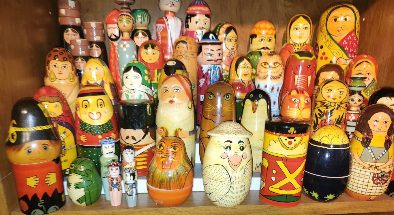 Shelf-F3. India dolls
