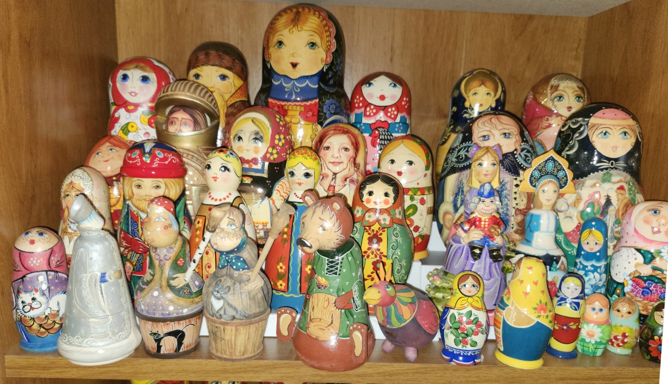 Shelf-F4. Modern artistic dolls