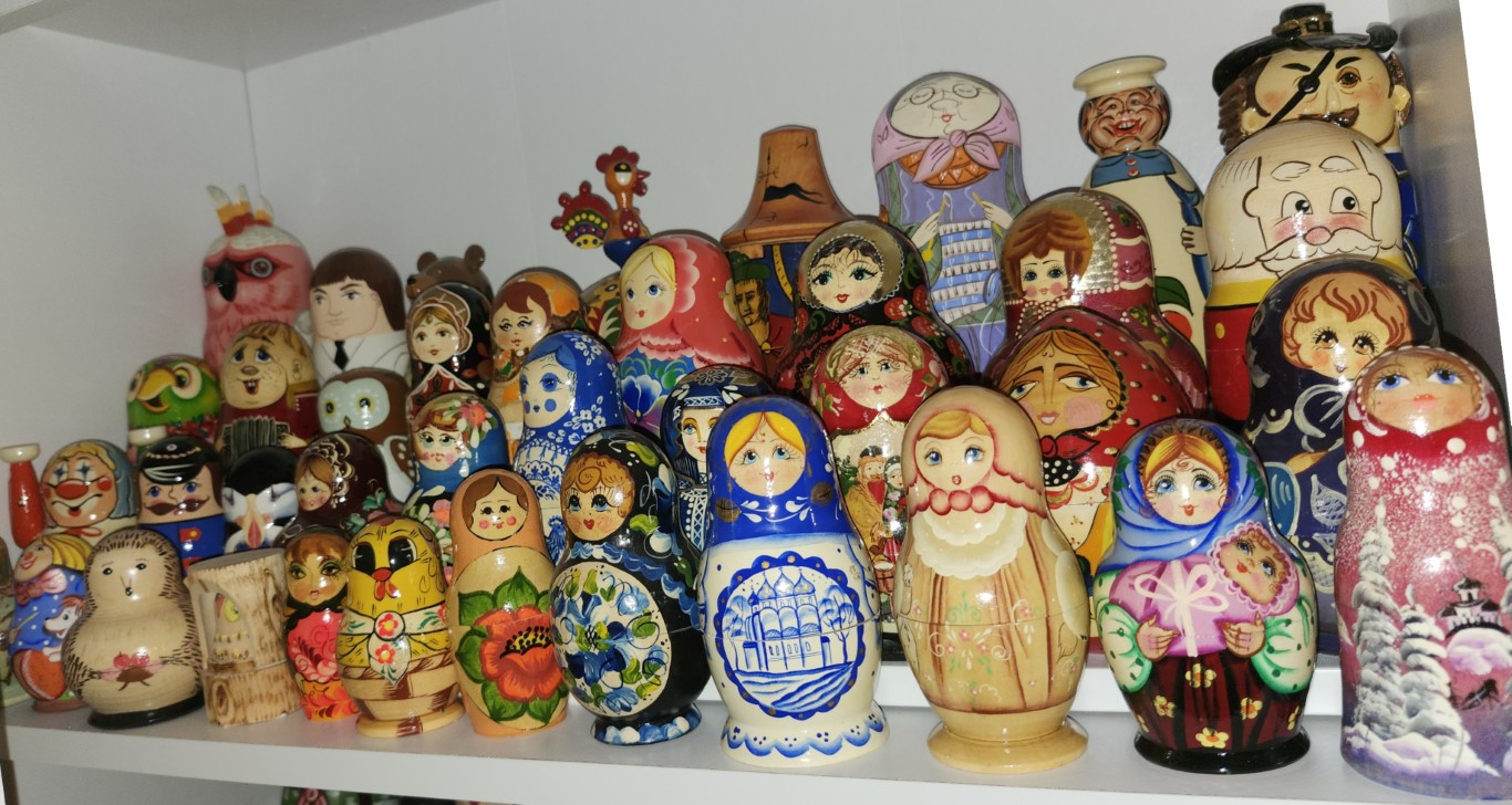 Shelf-J1. Modern dolls